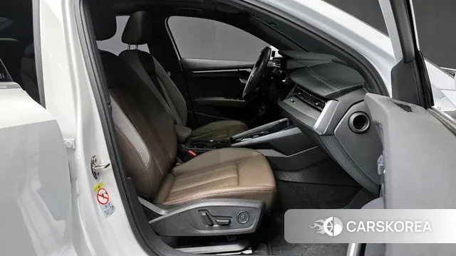 Audi A3 (8Y) 2025 Белый из Кореи, фото 2