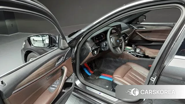 BMW 5 Series (G30) 2020 Серый из Кореи, фото 2