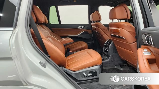 BMW X7 (G07) 2025 Белый из Кореи, фото 2