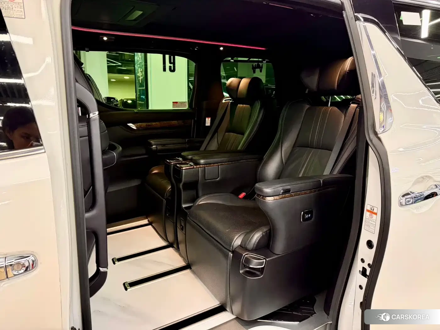 Toyota Elfa 2022 Белый из Китая, фото 2