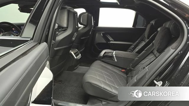 BMW 7 Series (G70) 2023 Черный из Кореи, фото 2