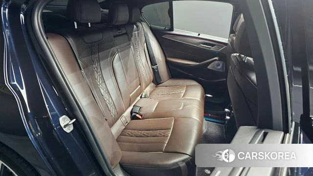 BMW 5 Series (G30) 2018 Черный из Кореи, фото 2