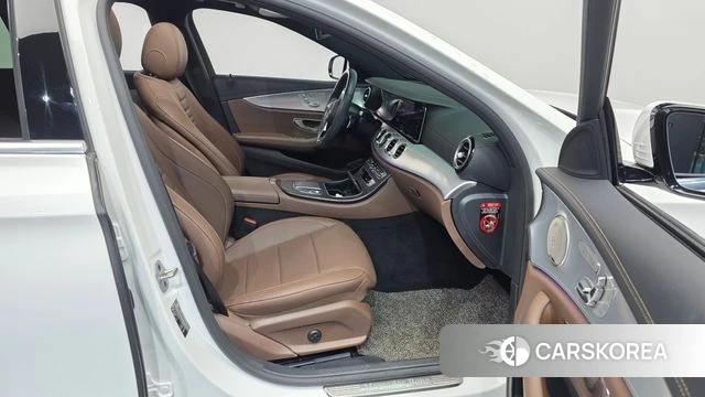 Mercedes-Benz E-Class W213 2021 Белый из Кореи, фото 2