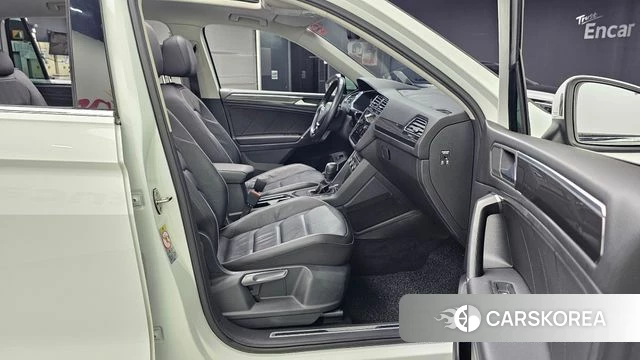 Volkswagen Tiguan Allspace 2020 Белый из Кореи, фото 2