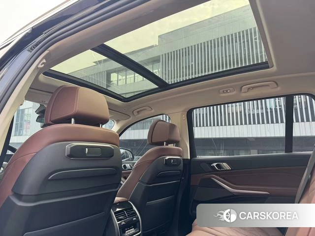 BMW X7 2021 Черный из Китая, фото 2