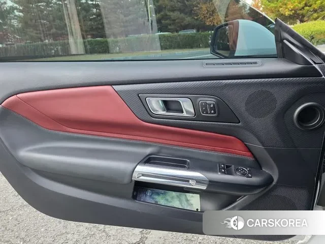 Ford Mustang 7th Generation 2024 Белый из Кореи, фото 2