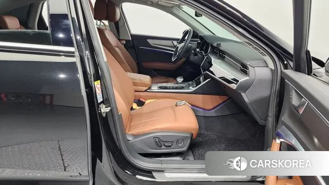 Audi A6 (C8) 2023 Черный из Кореи, фото 2