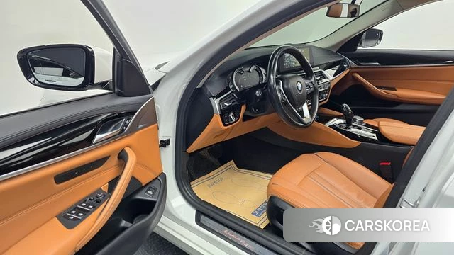 BMW 5 Series (G30) 2018 Белый из Кореи, фото 2