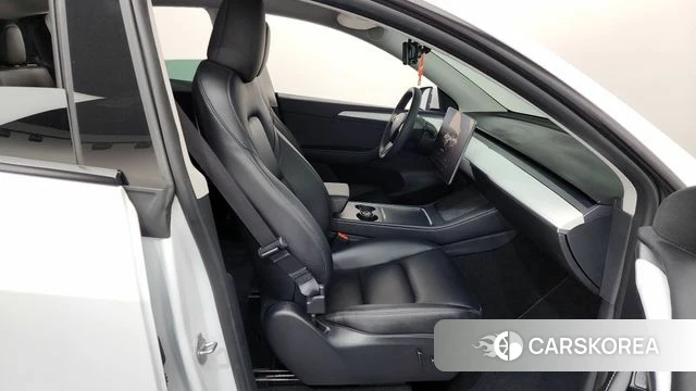 Tesla Model Y 2023 Белый из Кореи, фото 2