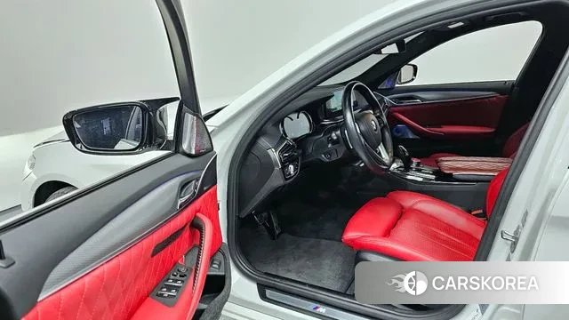 BMW 5 Series (G30) 2018 Белый из Кореи, фото 2