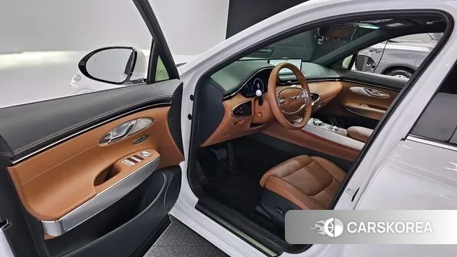 Genesis GV70 2023 Белый из Кореи, фото 2