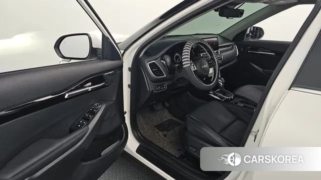 Kia Seltos 2022 Белый из Кореи, фото 2