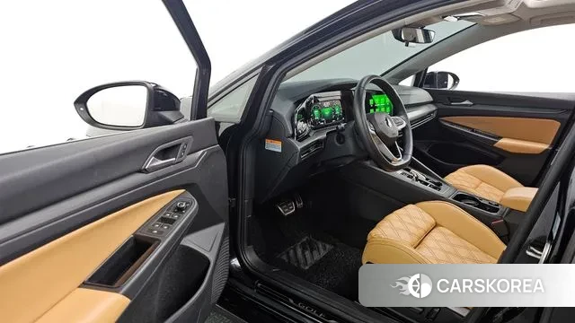 Volkswagen Golf 8th Generation 2022 Черный из Кореи, фото 2
