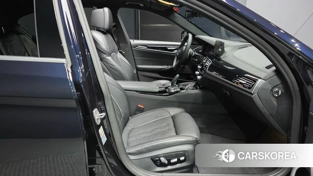 BMW 5 Series (G30) 2020 Черный из Кореи, фото 2