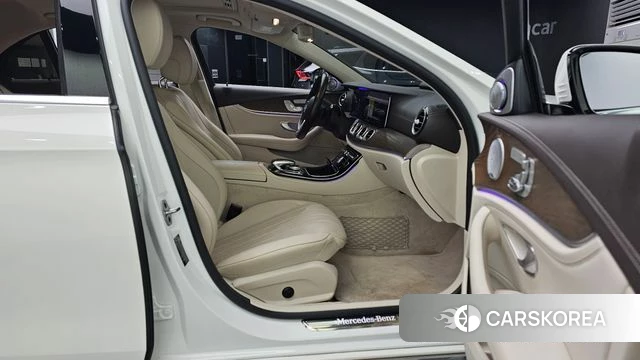 Mercedes-Benz E-Class W213 2020 Белый из Кореи, фото 2