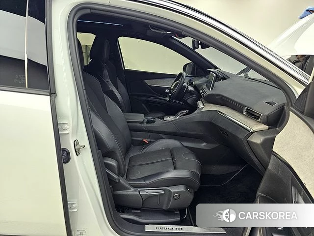 Peugeot 5008 second generation 2022 Белый из Кореи, фото 2