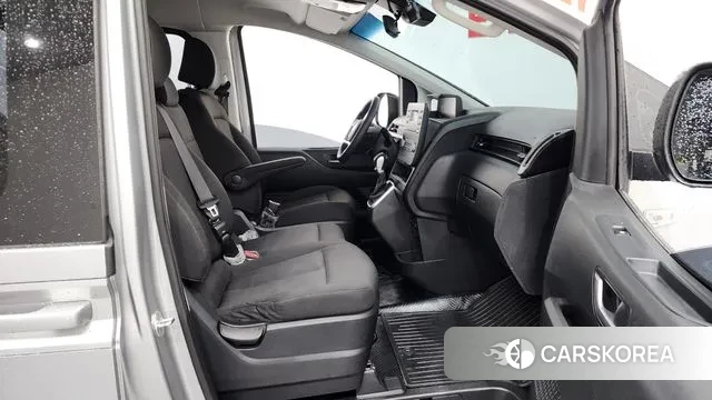 Hyundai Staria 2022 Серебристо-серый из Кореи, фото 2