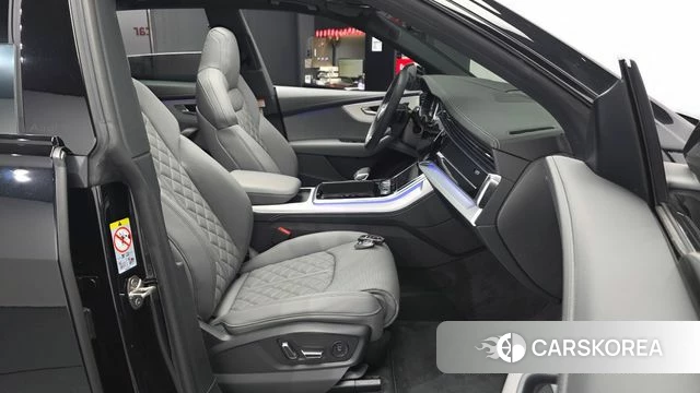 Audi Q8 (4M) 2025 Черный из Кореи, фото 2