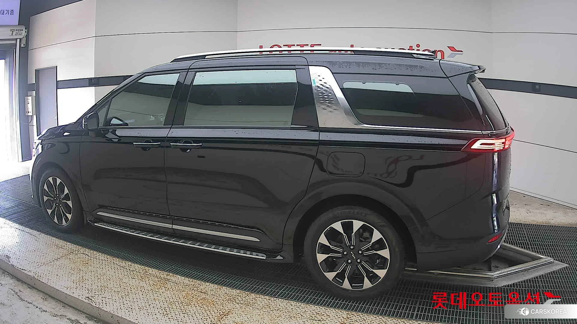 Kia Carnival 2023 Черный из Кореи, фото 2