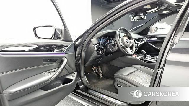 BMW 5 Series (G30) 2018 Серый из Кореи, фото 2