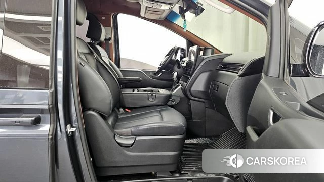 Hyundai Staria 2023 Серый из Кореи, фото 2
