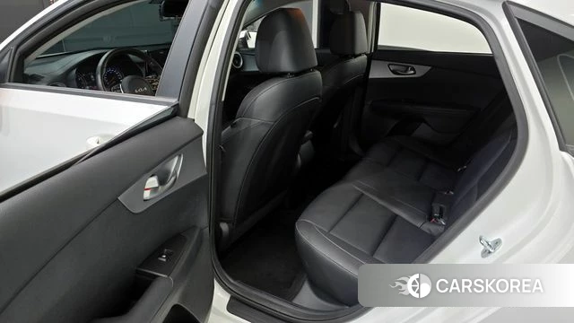 Kia The New K3 2nd generation 2021 Белый из Кореи, фото 2