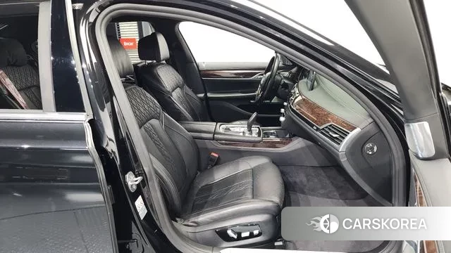 BMW 7 Series (G11) 2018 Черный из Кореи, фото 2