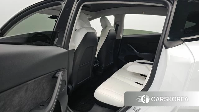 Tesla Model Y 2023 Белый из Кореи, фото 2