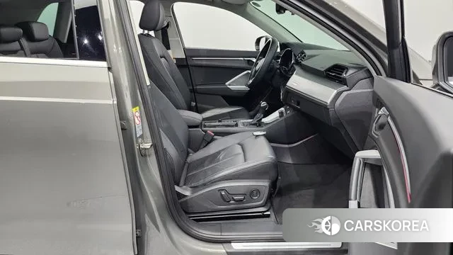 Audi Q3 (F3) 2020 Серый из Кореи, фото 2