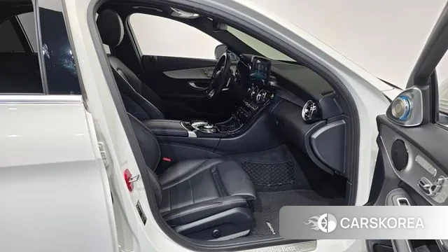 Mercedes-Benz C-Class W205 2018 Белый из Кореи, фото 2