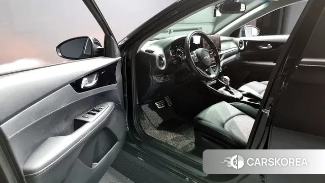 Kia The New K3 2nd generation 2023 Черный из Кореи, фото 2