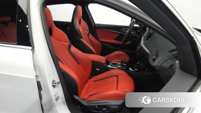 BMW 1 Series (F40) 2022 Белый из Кореи, фото 2