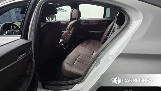 BMW 5 Series (G30) 2020 Белый из Кореи, фото 2