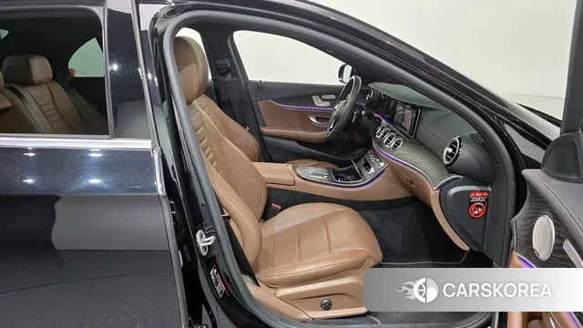 Mercedes-Benz E-Class W213 2021 Черный из Кореи, фото 2