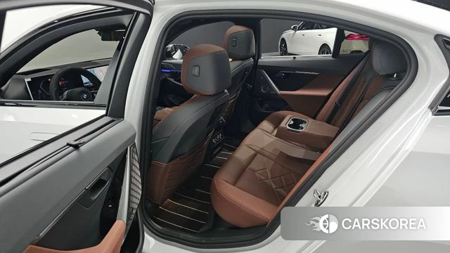 BMW 5 Series (G60) 2026 Белый из Кореи, фото 2