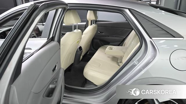 Hyundai Avante Hybrid (CN7) 2023 Серебристо-серый из Кореи, фото 2