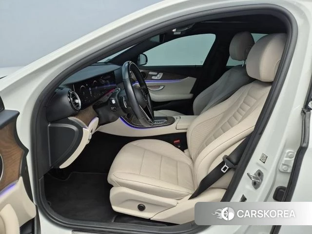 Mercedes-Benz E-Class W213 2023 Белый из Кореи, фото 2