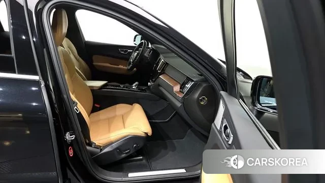 Volvo XC60 second Generation 2020 Черный из Кореи, фото 2