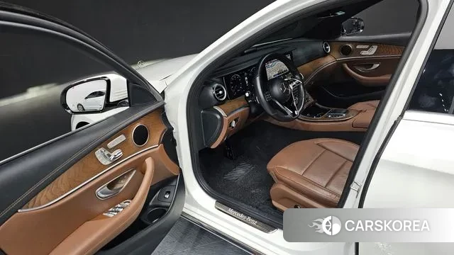 Mercedes-Benz E-Class W213 2021 Белый из Кореи, фото 2