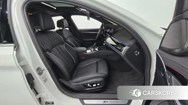 BMW 5 Series (G30) 2023 Белый из Кореи, фото 2