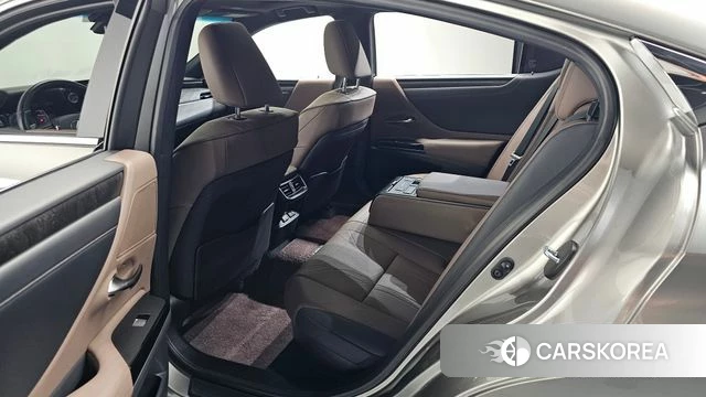 Lexus ES300h 7th generation 2022 Песочный из Кореи, фото 2
