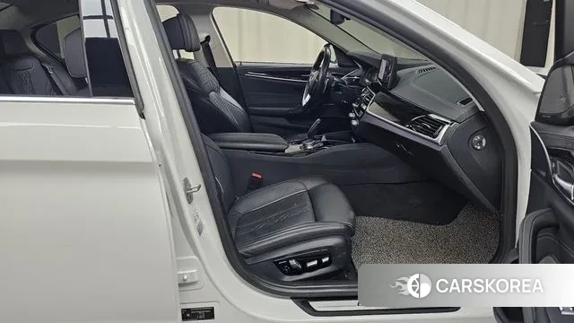 BMW 5 Series (G30) 2020 Белый из Кореи, фото 2