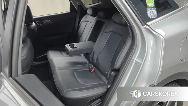 Kia Sportage 5th Generation Hybrid 2023 Серебристо-серый из Кореи, фото 2