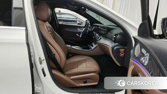 Mercedes-Benz E-Class W213 2022 Белый из Кореи, фото 2