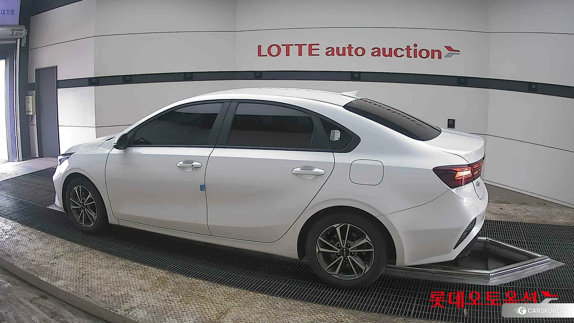 Kia K3 2022 Белый из Кореи, фото 2