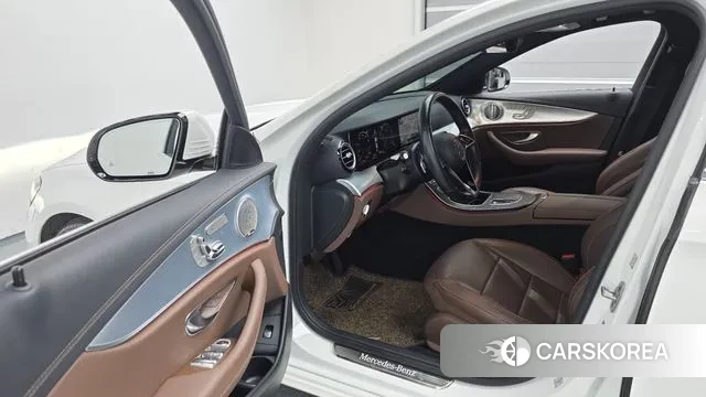 Mercedes-Benz E-Class W213 2021 Белый из Кореи, фото 2