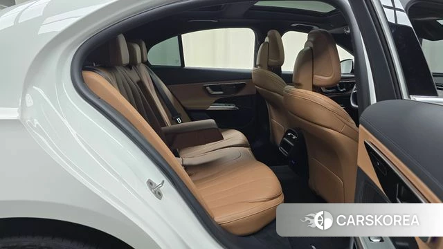 Mercedes-Benz E-Class W214 2025 Белый из Кореи, фото 2