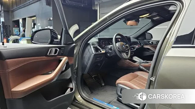 BMW X6 (G06) 2024 Песочный из Кореи, фото 2