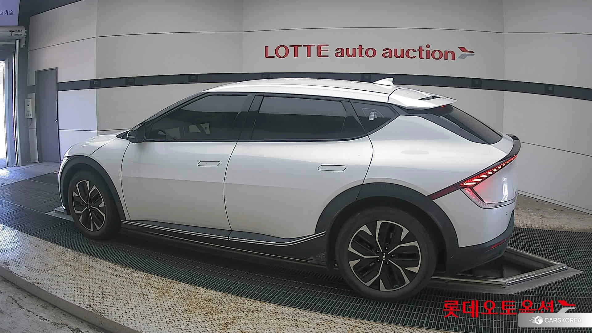 Kia EV6 2023 Белый из Кореи, фото 2