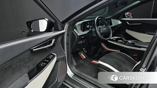 Kia EV6 2022 Серебристо-серый из Кореи, фото 2